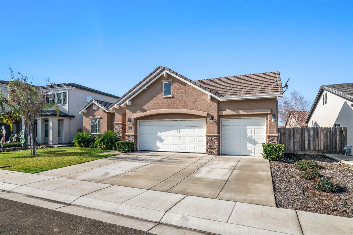 Detail Gallery Image 3 of 30 For 2643 Stephen Robert Ln, Manteca,  CA 95337 - 4 Beds | 2 Baths