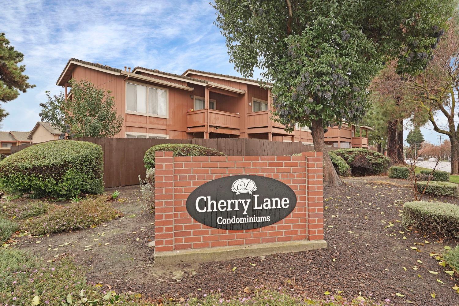 Detail Gallery Image 1 of 32 For 495 Cherry Ln #J,  Manteca,  CA 95337 - 2 Beds | 1 Baths