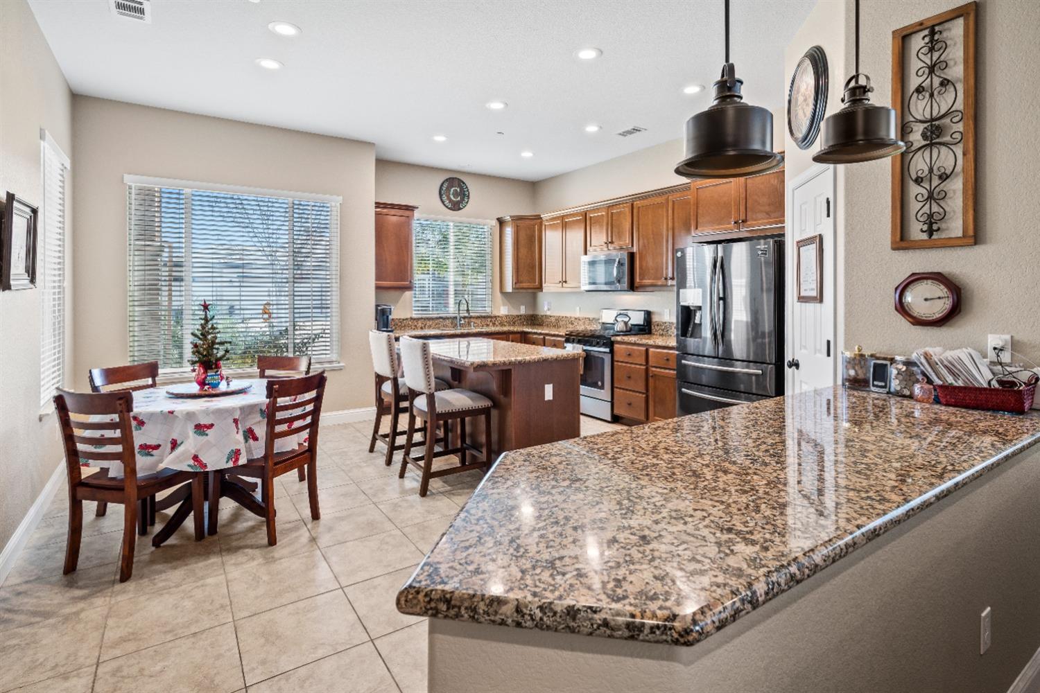 Detail Gallery Image 9 of 30 For 2643 Stephen Robert Ln, Manteca,  CA 95337 - 4 Beds | 2 Baths