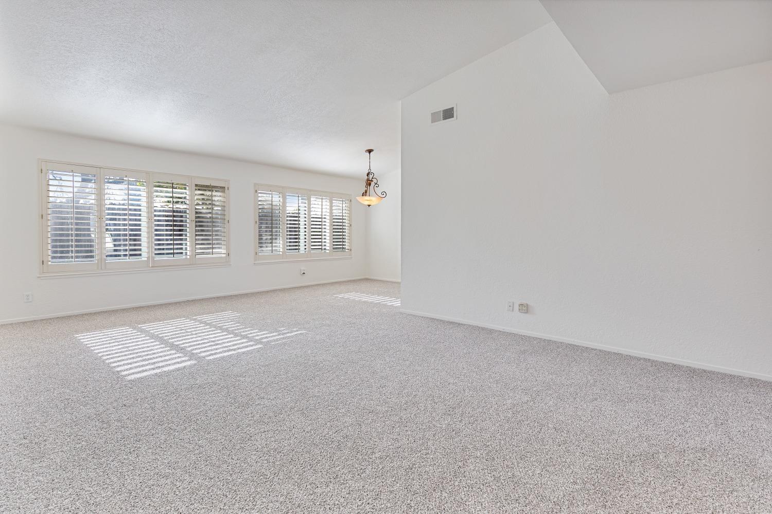 Detail Gallery Image 12 of 42 For 978 Graywood Cir, Stockton,  CA 95209 - 3 Beds | 2 Baths