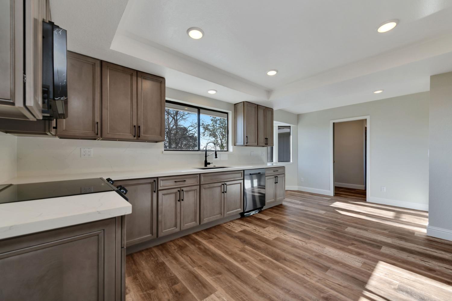 Detail Gallery Image 9 of 15 For 3260 Laurie Ct, Valley Springs,  CA 95252 - 3 Beds | 2/1 Baths