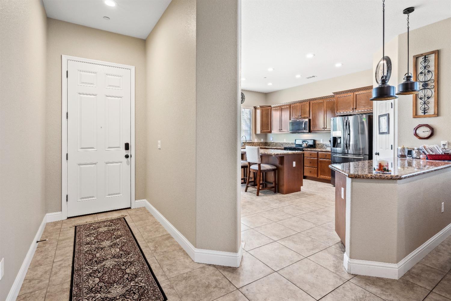 Detail Gallery Image 5 of 30 For 2643 Stephen Robert Ln, Manteca,  CA 95337 - 4 Beds | 2 Baths