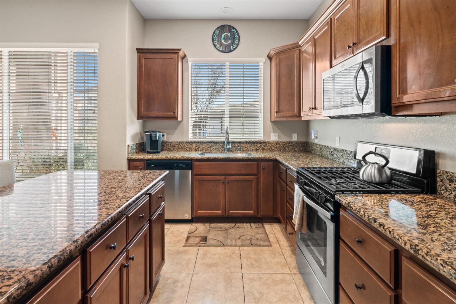 Detail Gallery Image 13 of 30 For 2643 Stephen Robert Ln, Manteca,  CA 95337 - 4 Beds | 2 Baths