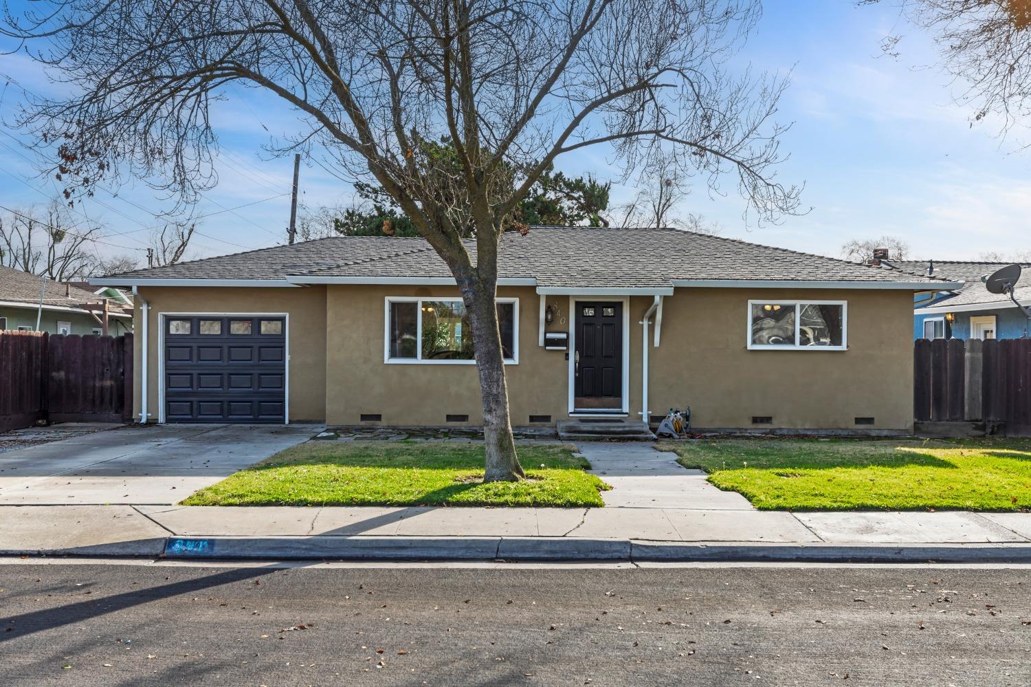 Detail Gallery Image 1 of 30 For 840 La Sombra, Modesto,  CA 95354 - 3 Beds | 2 Baths