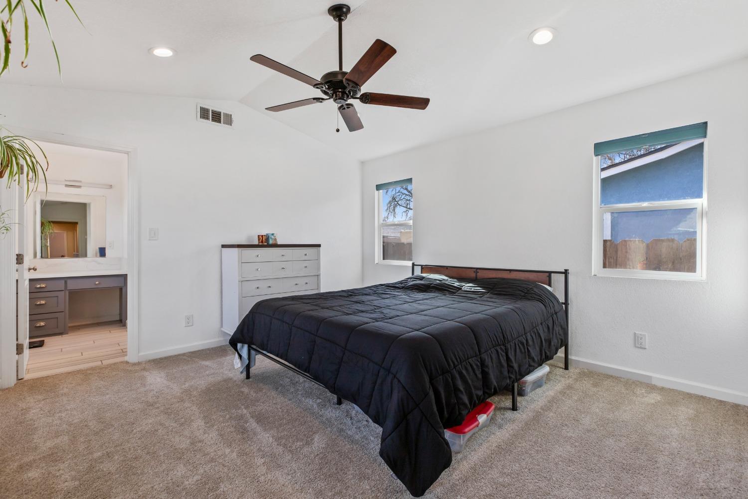 Detail Gallery Image 15 of 30 For 840 La Sombra, Modesto,  CA 95354 - 3 Beds | 2 Baths