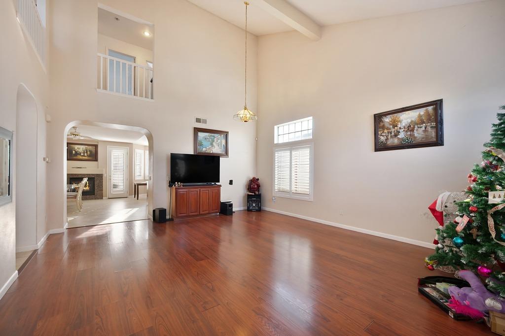 Detail Gallery Image 5 of 47 For 2312 Pisa Cir, Stockton,  CA 95206 - 6 Beds | 3/1 Baths