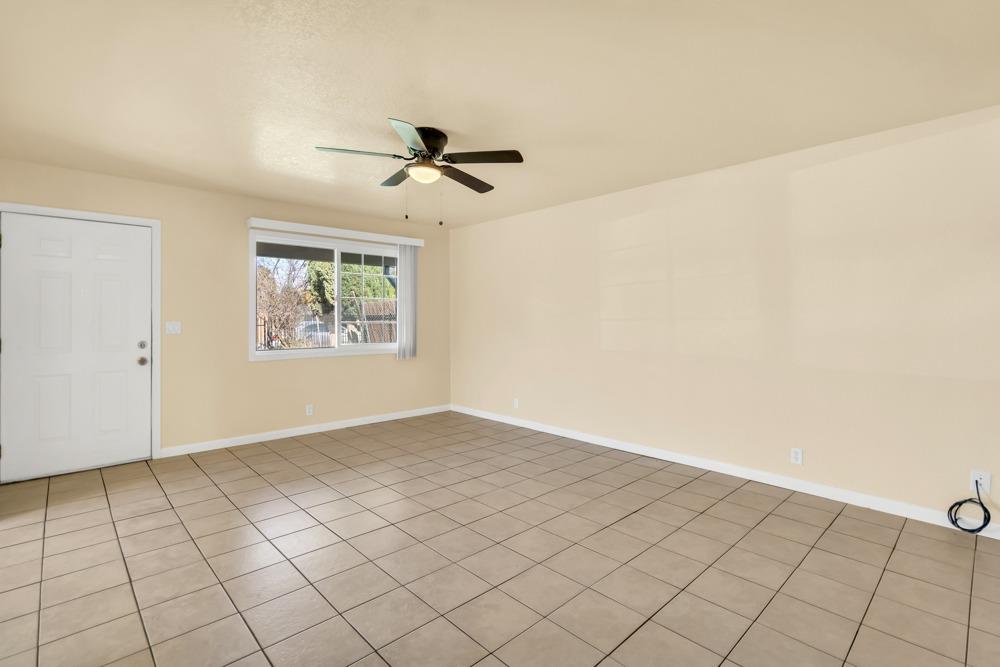 Detail Gallery Image 11 of 46 For 3404 19th Ave, Sacramento,  CA 95820 - 3 Beds | 2 Baths