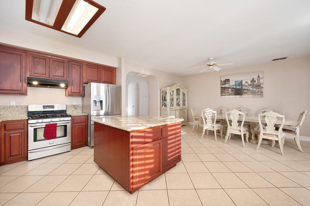 Detail Gallery Image 13 of 47 For 2312 Pisa Cir, Stockton,  CA 95206 - 6 Beds | 3/1 Baths
