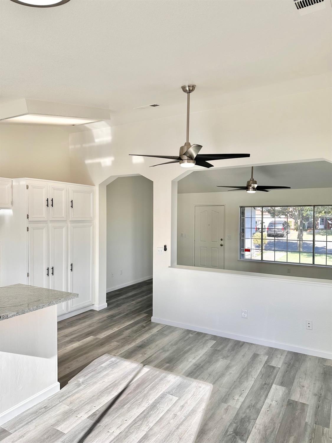 Detail Gallery Image 2 of 18 For 1054 Klemeyer Cir, Stockton,  CA 95206 - 3 Beds | 2 Baths