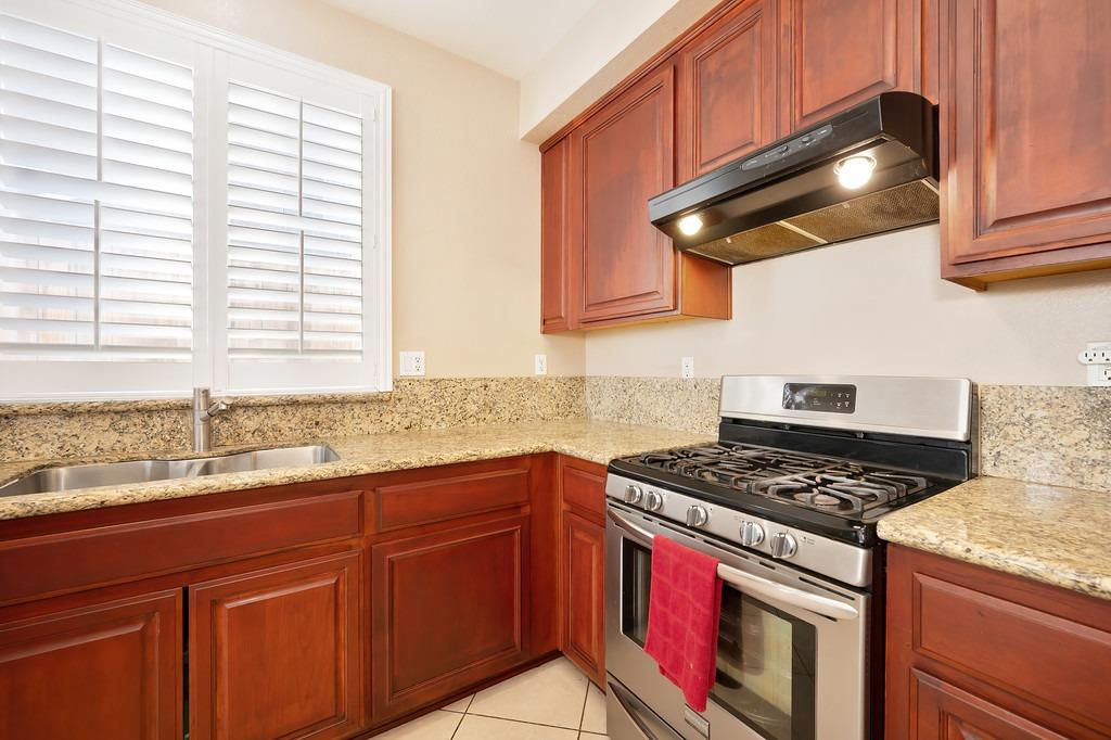 Detail Gallery Image 10 of 47 For 2312 Pisa Cir, Stockton,  CA 95206 - 6 Beds | 3/1 Baths