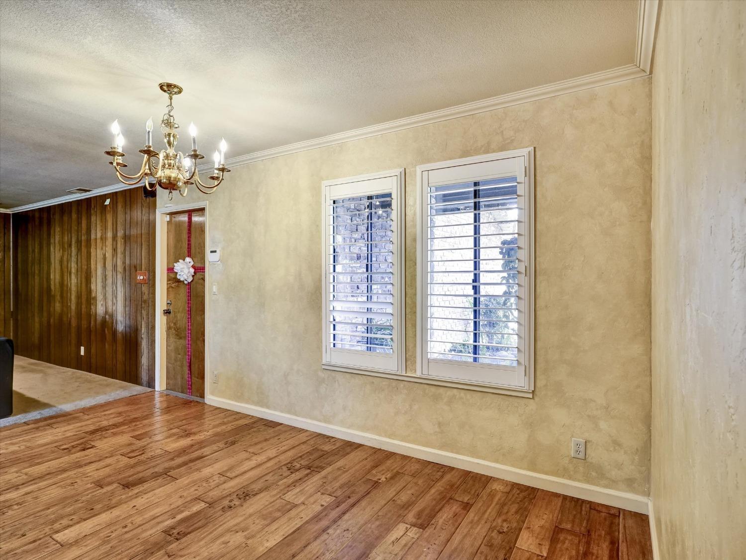 Detail Gallery Image 11 of 49 For 923 Bear Creek Way, Stockton,  CA 95209 - 4 Beds | 2 Baths