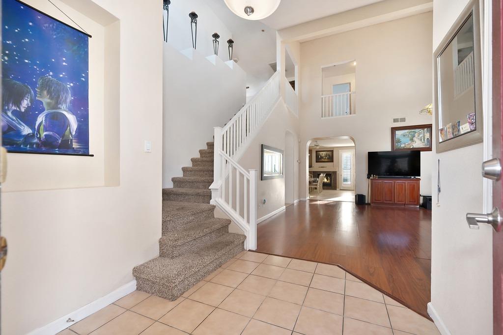 Detail Gallery Image 3 of 47 For 2312 Pisa Cir, Stockton,  CA 95206 - 6 Beds | 3/1 Baths