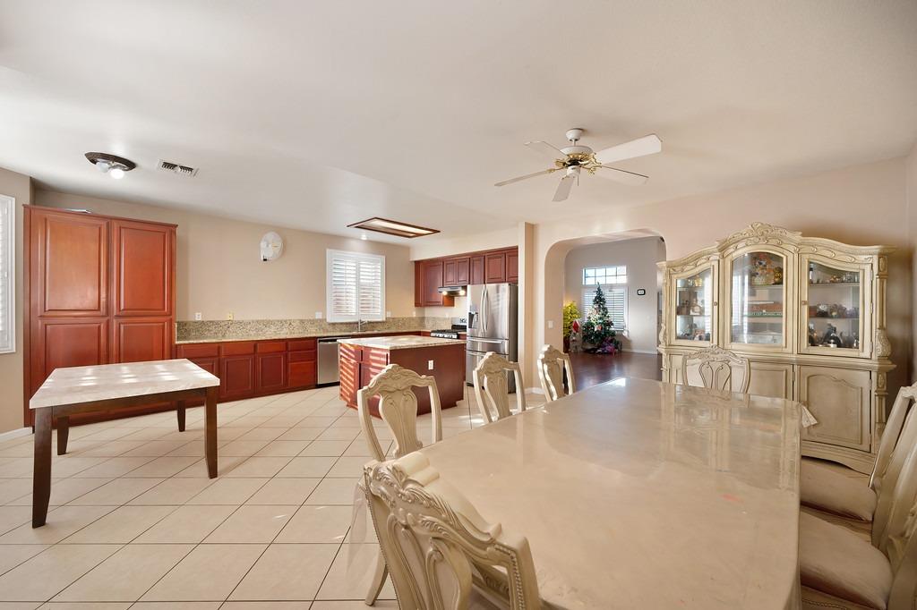 Detail Gallery Image 17 of 47 For 2312 Pisa Cir, Stockton,  CA 95206 - 6 Beds | 3/1 Baths