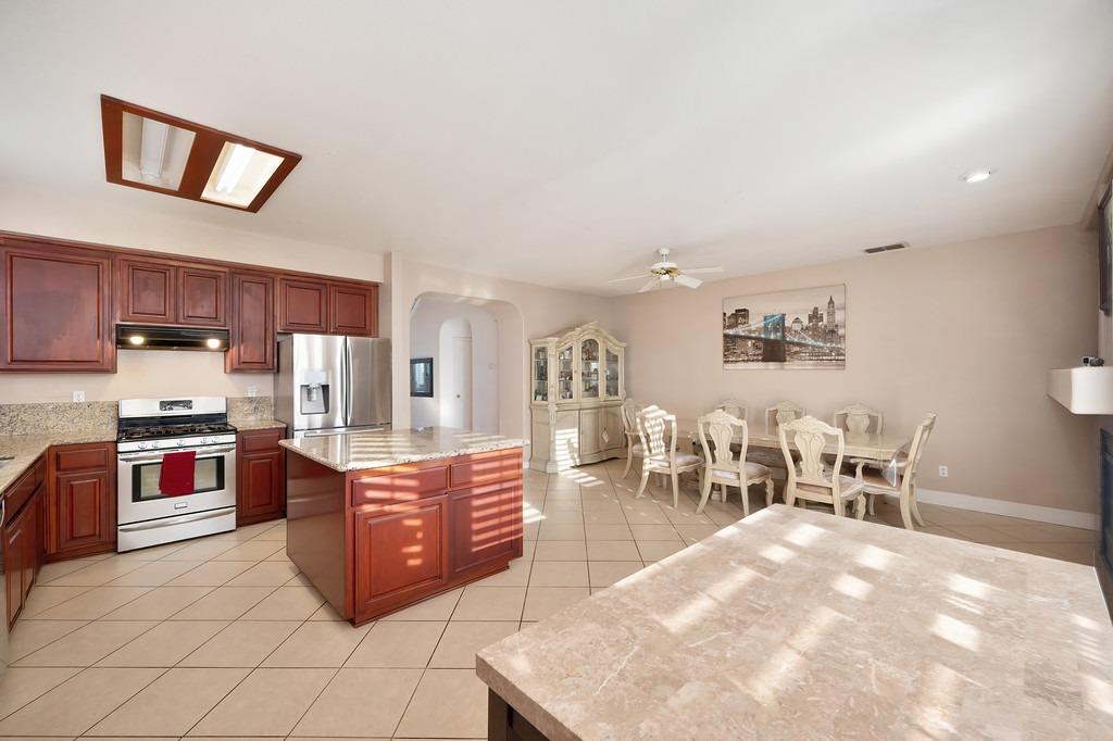 Detail Gallery Image 14 of 47 For 2312 Pisa Cir, Stockton,  CA 95206 - 6 Beds | 3/1 Baths