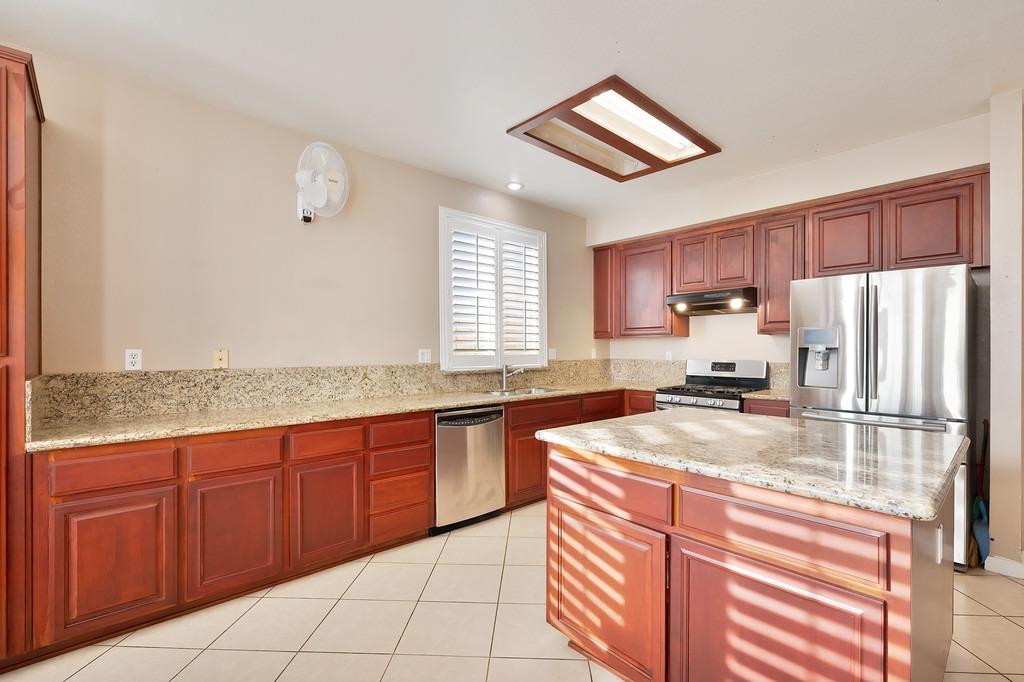 Detail Gallery Image 15 of 47 For 2312 Pisa Cir, Stockton,  CA 95206 - 6 Beds | 3/1 Baths