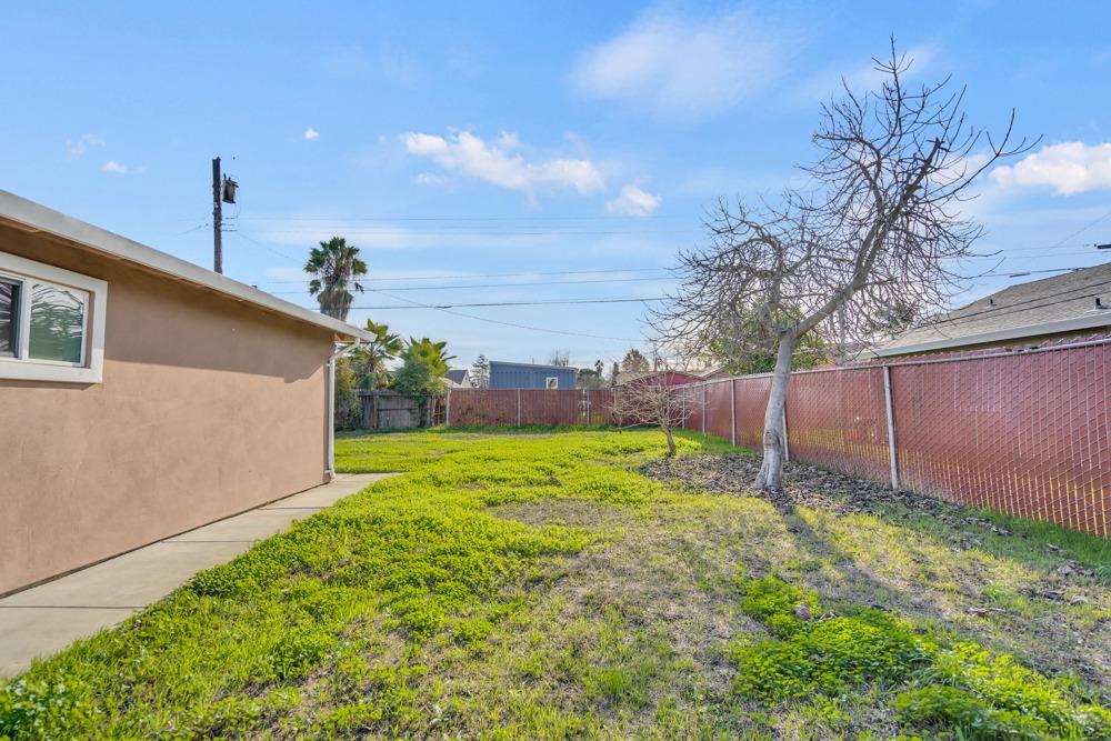 Detail Gallery Image 37 of 46 For 3404 19th Ave, Sacramento,  CA 95820 - 3 Beds | 2 Baths