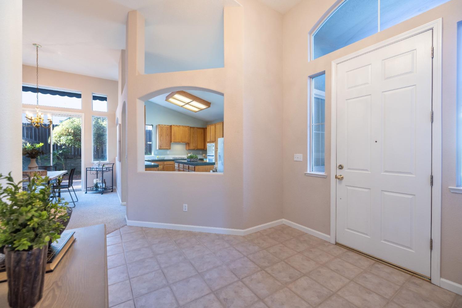 Detail Gallery Image 7 of 49 For 1201 Mercedes Dr, Roseville,  CA 95747 - 3 Beds | 2 Baths