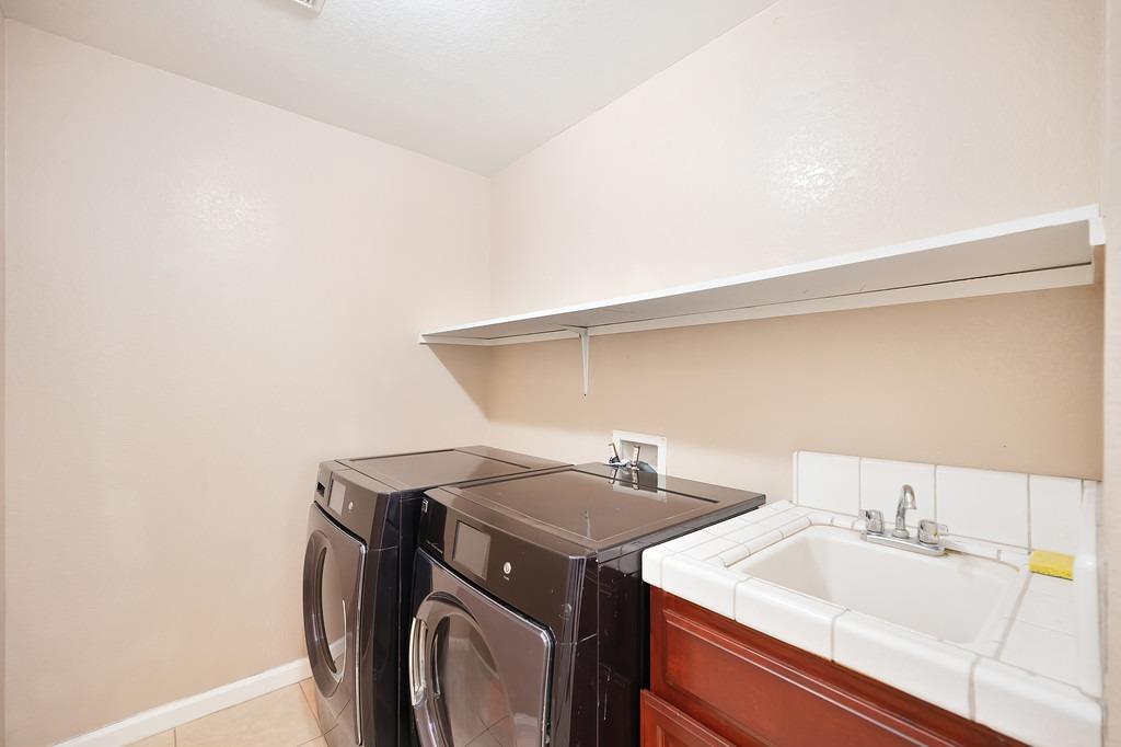 Detail Gallery Image 21 of 47 For 2312 Pisa Cir, Stockton,  CA 95206 - 6 Beds | 3/1 Baths