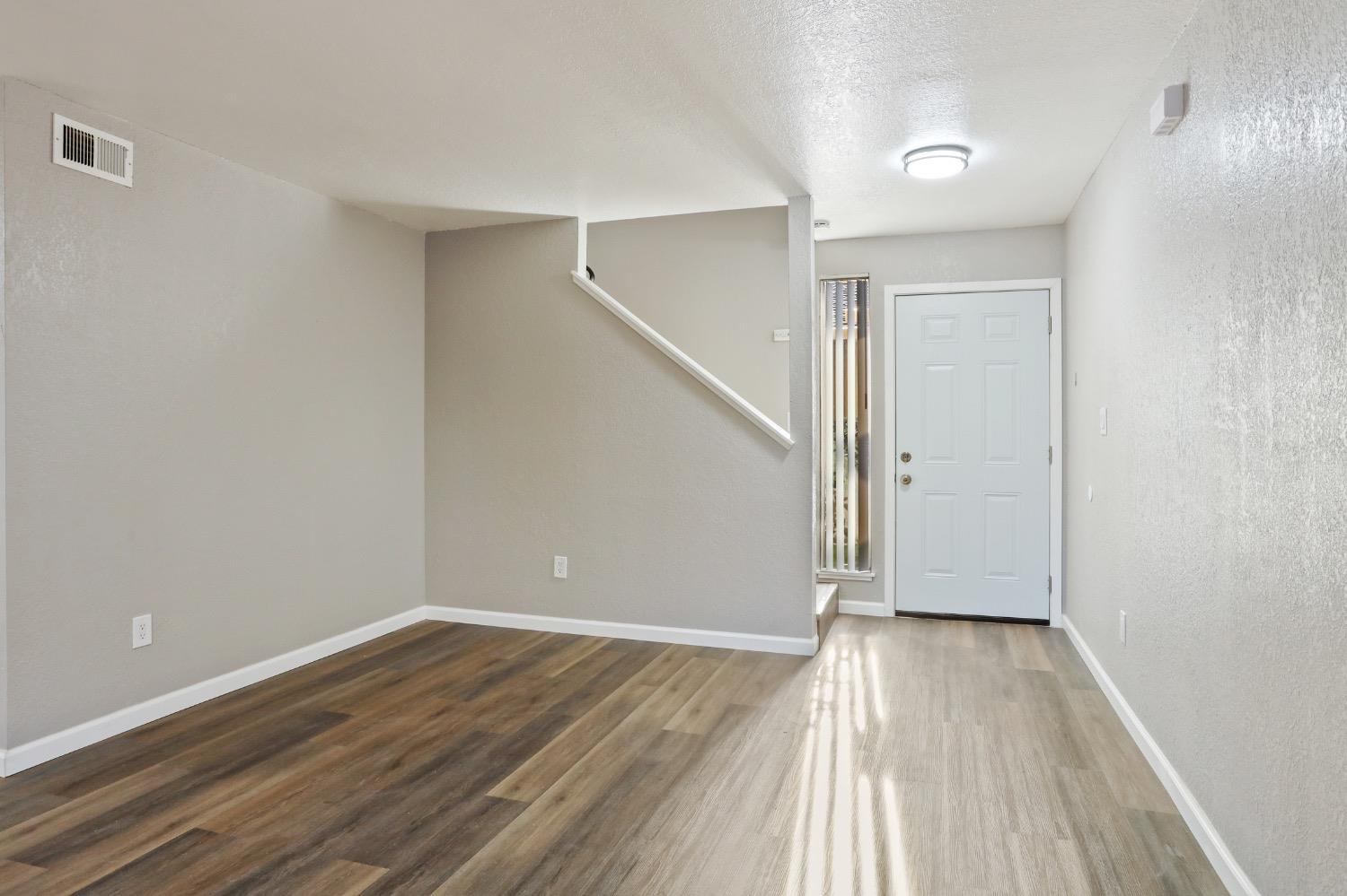 Detail Gallery Image 10 of 29 For 1657 Blackoak Dr, Stockton,  CA 95207 - – Beds | – Baths