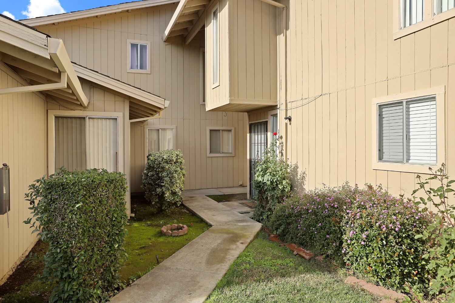 Detail Gallery Image 13 of 29 For 1657 Blackoak Dr, Stockton,  CA 95207 - – Beds | – Baths