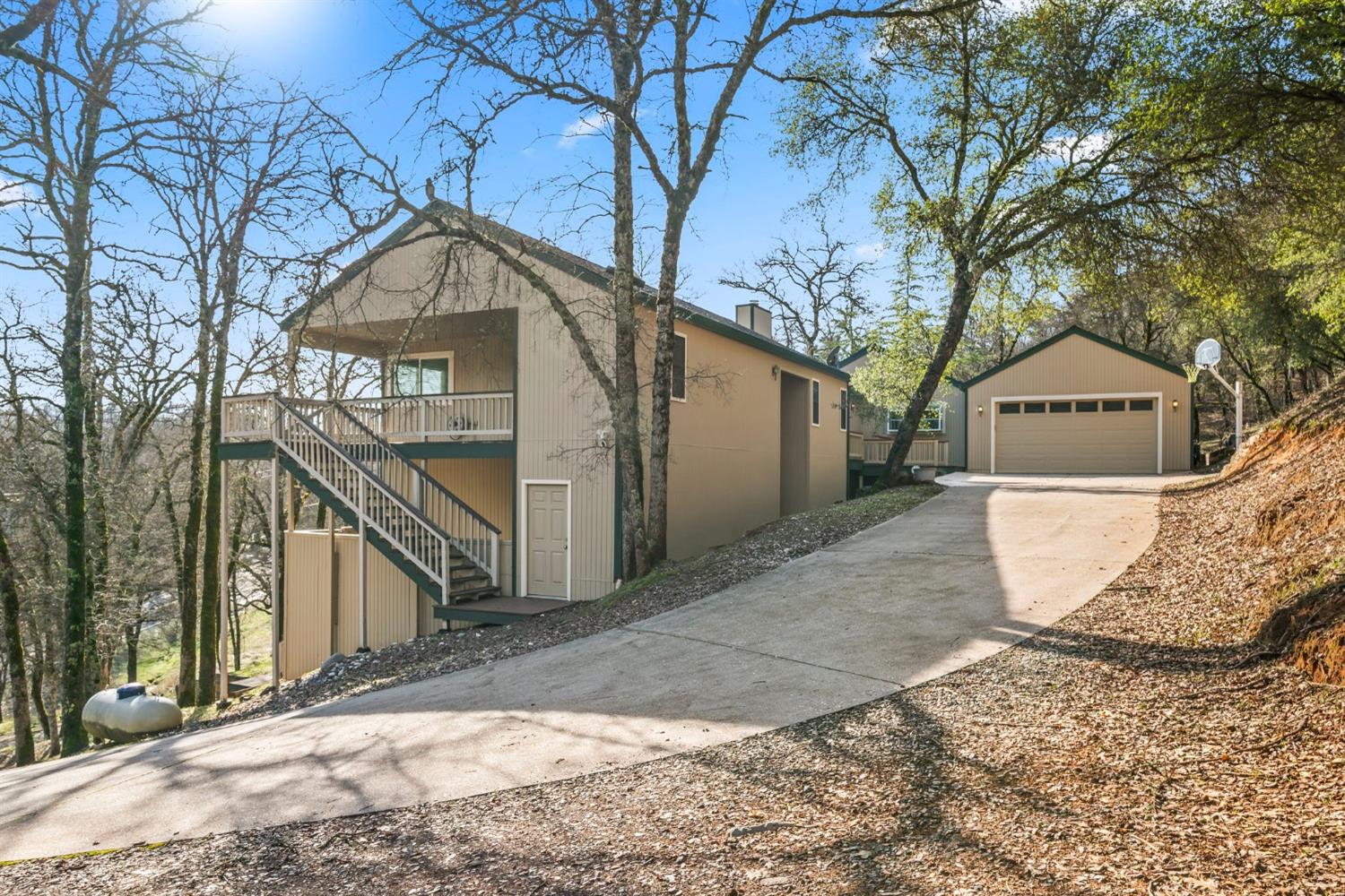 Detail Gallery Image 2 of 48 For 17592 Brewer Rd, Grass Valley,  CA 95949 - 3 Beds | 2 Baths