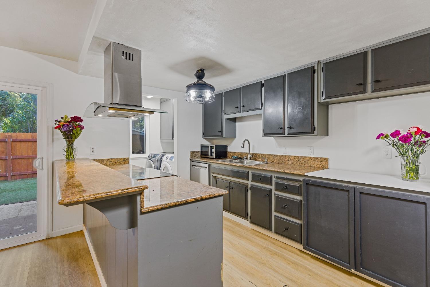 Photo #2: 225000096 Listing 