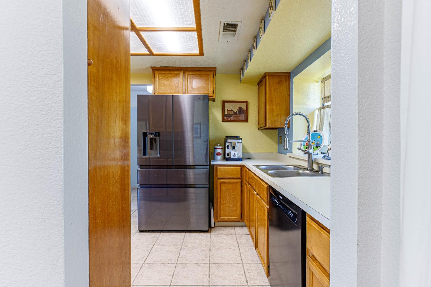 Detail Gallery Image 9 of 39 For 2812 Kidd Ct, Modesto,  CA 95358 - 4 Beds | 2 Baths