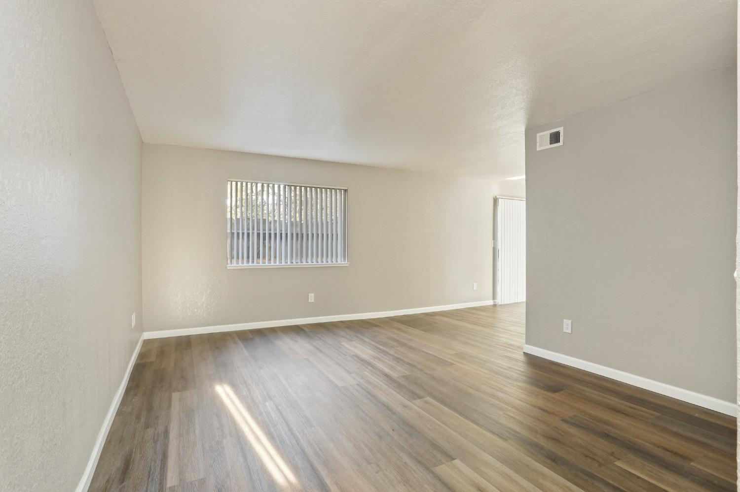 Detail Gallery Image 19 of 29 For 1657 Blackoak Dr, Stockton,  CA 95207 - – Beds | – Baths
