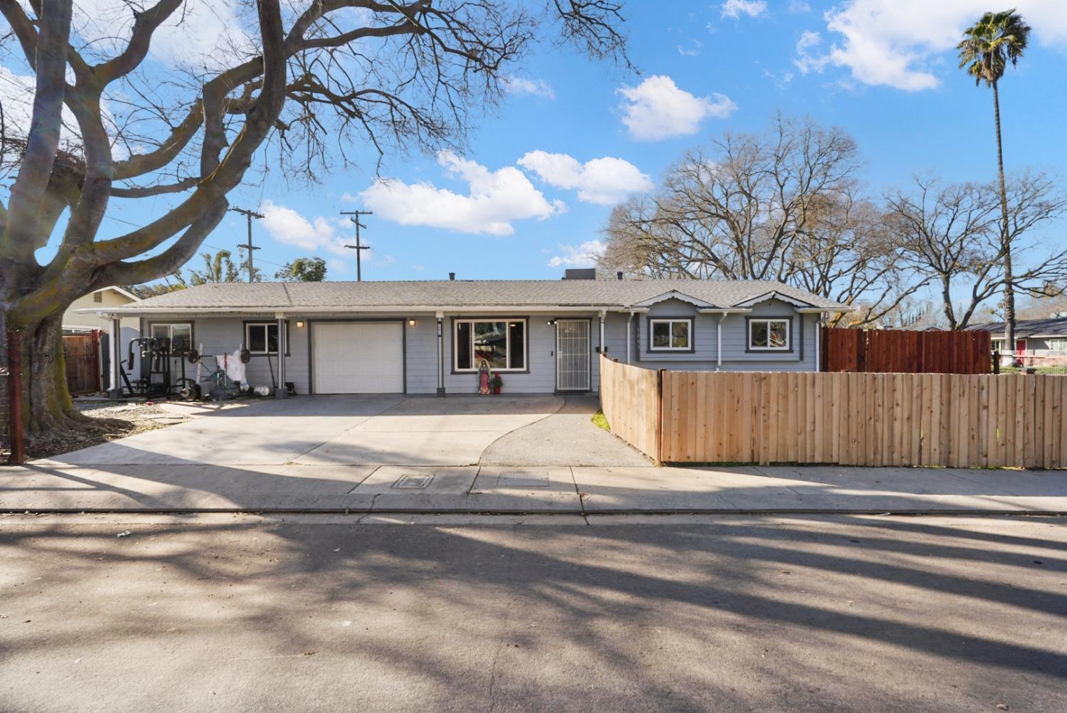 Detail Gallery Image 1 of 1 For 1001 Cannes Ave, Modesto,  CA 95351 - 3 Beds | 2 Baths