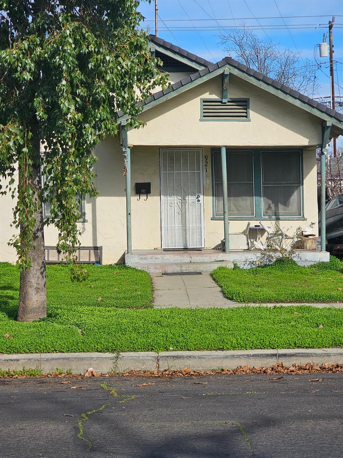 Detail Gallery Image 1 of 1 For 921 W 19th St, Merced,  CA 95340 - 3 Beds | 1 Baths