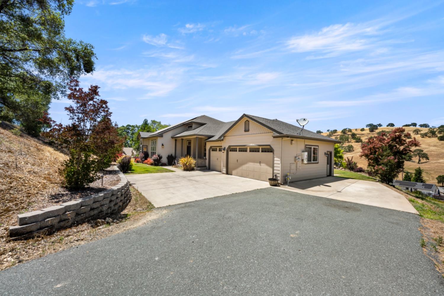 Detail Gallery Image 3 of 43 For 385 Sutter Crest E., Sutter Creek,  CA 95685 - 4 Beds | 3/1 Baths