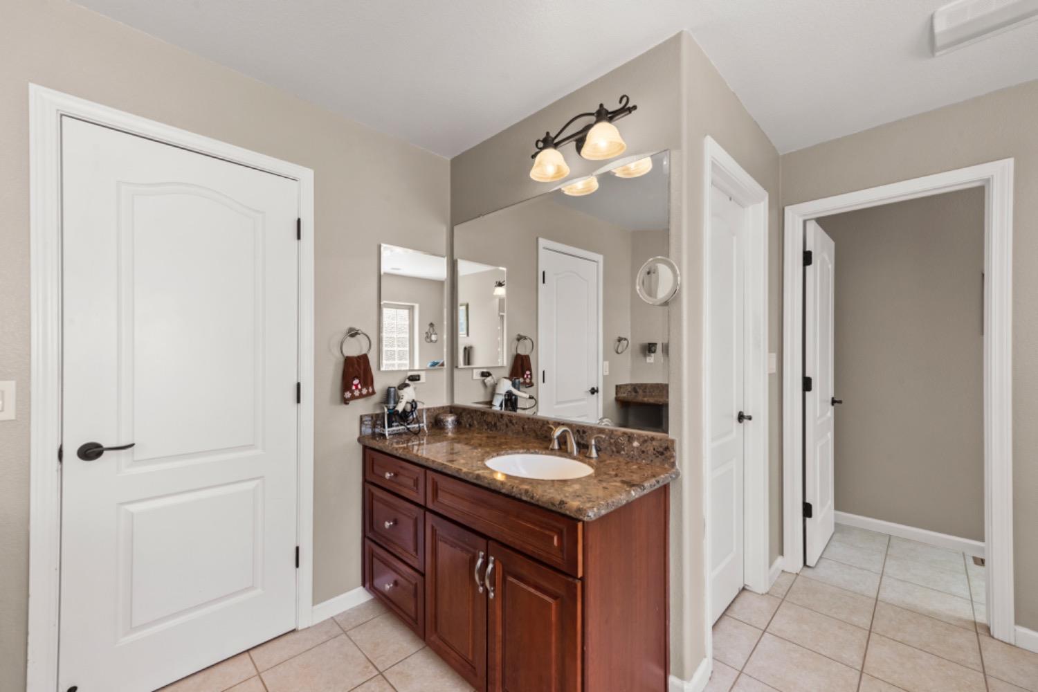 Detail Gallery Image 25 of 43 For 385 Sutter Crest E., Sutter Creek,  CA 95685 - 4 Beds | 3/1 Baths