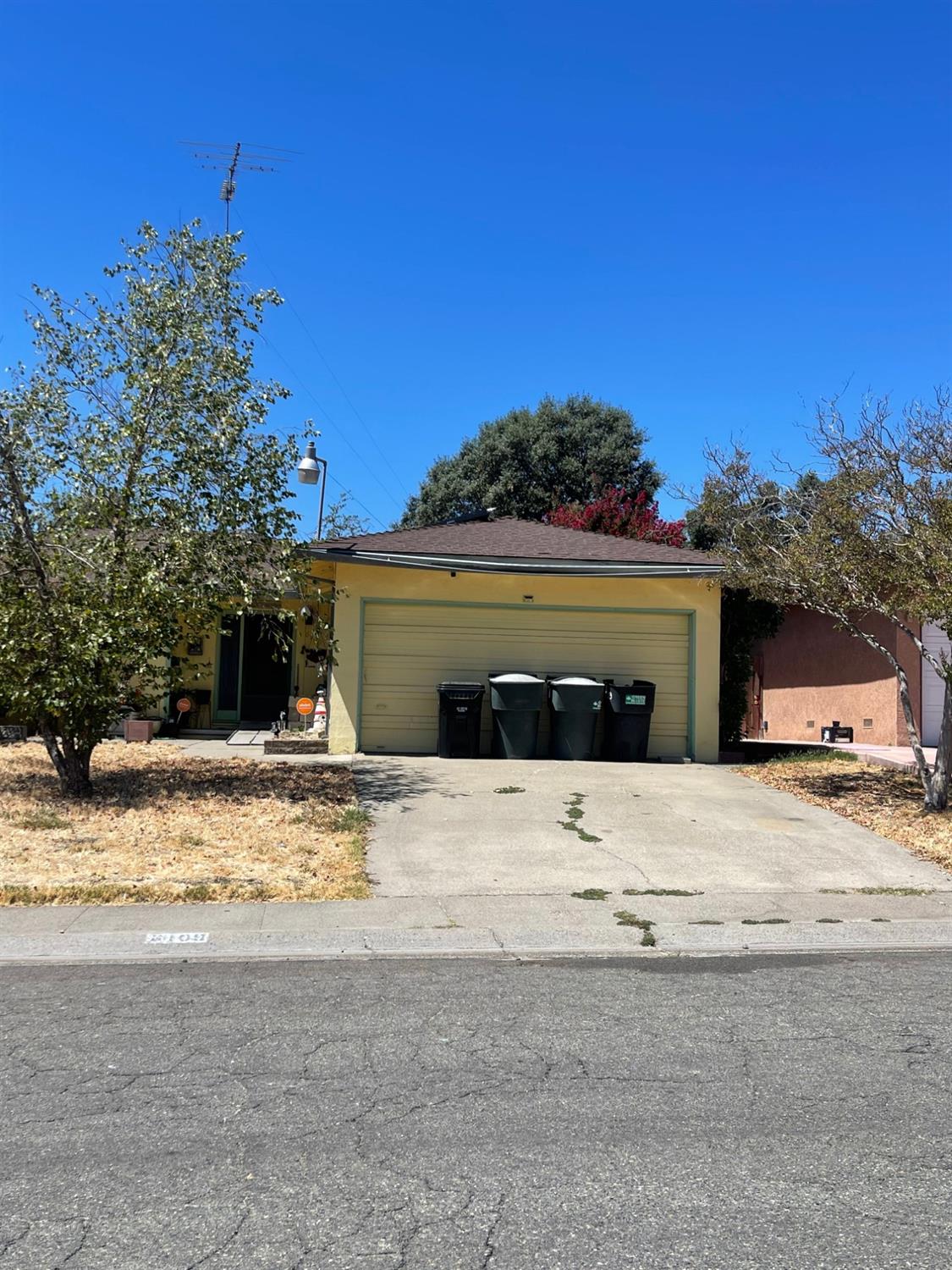 Detail Gallery Image 1 of 1 For 6109 Shenandoah Dr, Sacramento,  CA 95841 - 3 Beds | 2 Baths