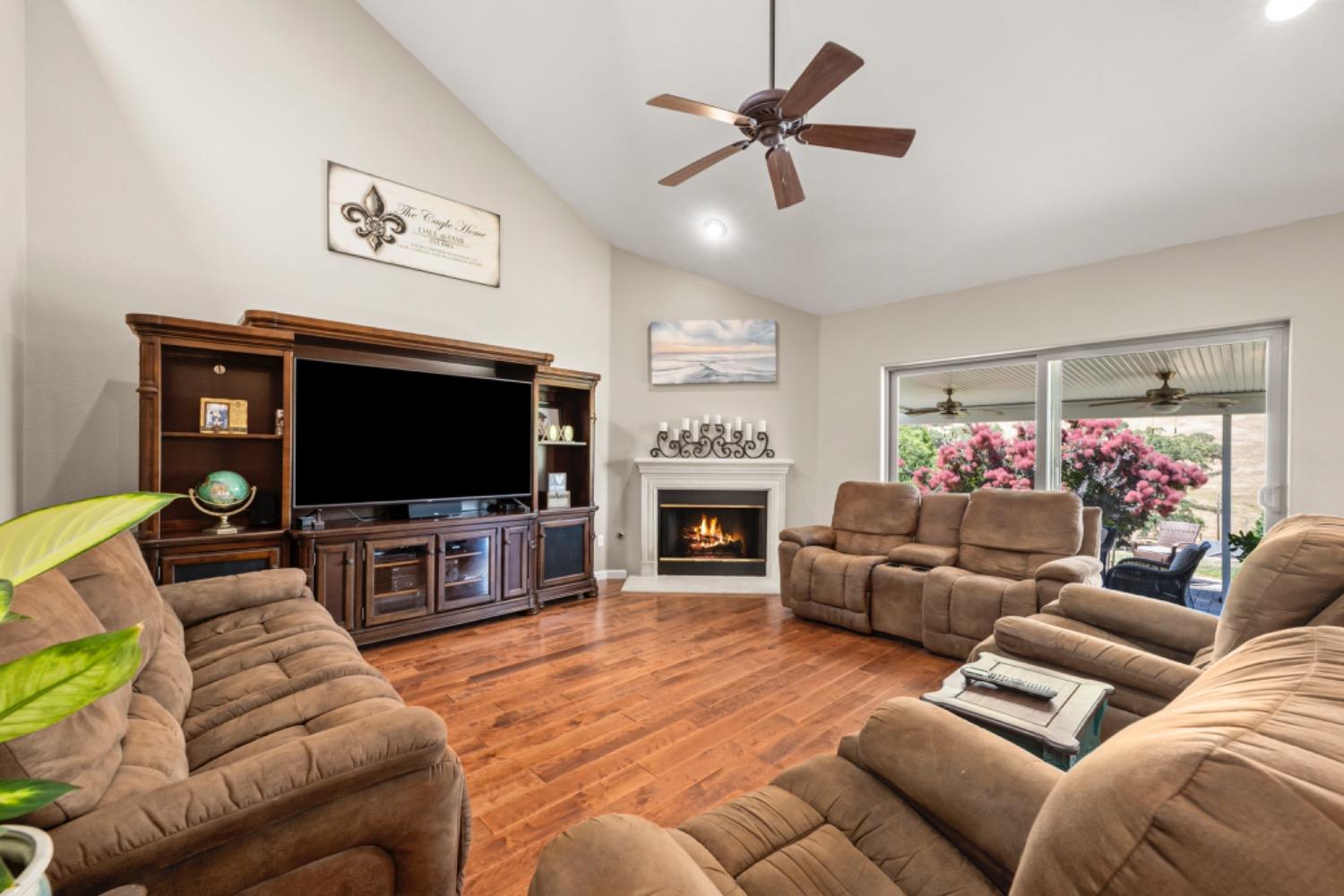 Detail Gallery Image 9 of 43 For 385 Sutter Crest E., Sutter Creek,  CA 95685 - 4 Beds | 3/1 Baths