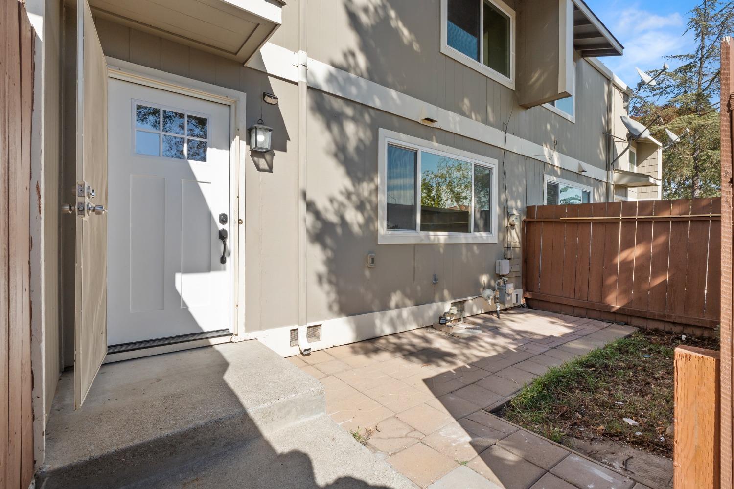 Detail Gallery Image 1 of 15 For 18210 Hale Ave #B,  Morgan Hill,  CA 95037 - 3 Beds | 1/1 Baths