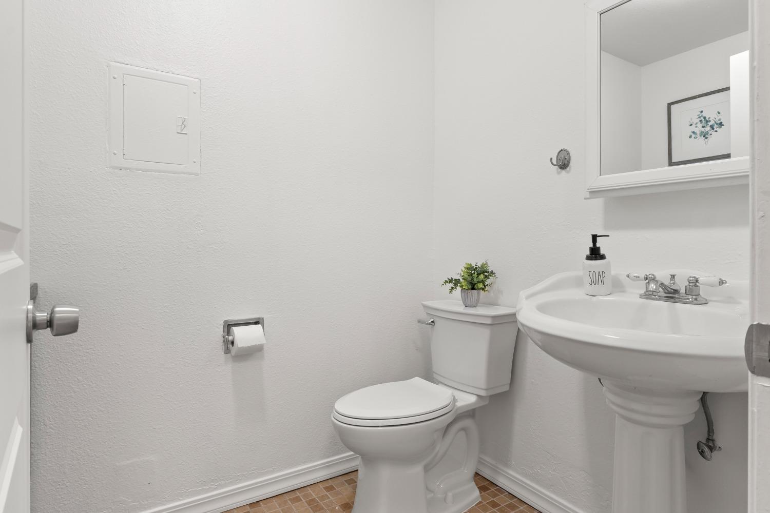 Detail Gallery Image 13 of 15 For 18210 Hale Ave #B,  Morgan Hill,  CA 95037 - 3 Beds | 1/1 Baths