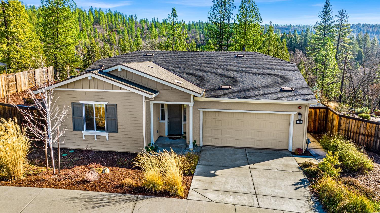 Detail Gallery Image 1 of 52 For 166 Berriman Loop, Grass Valley,  CA 95949 - 3 Beds | 2 Baths