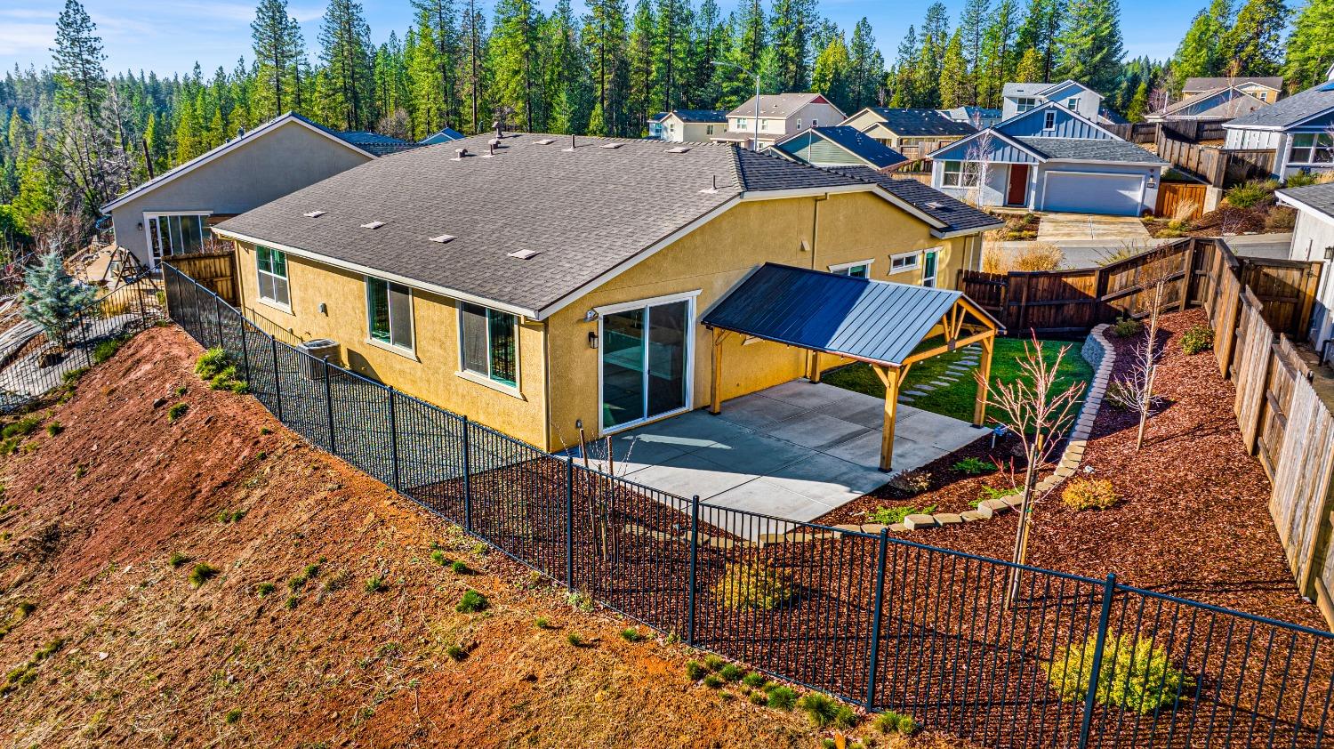 Detail Gallery Image 3 of 52 For 166 Berriman Loop, Grass Valley,  CA 95949 - 3 Beds | 2 Baths