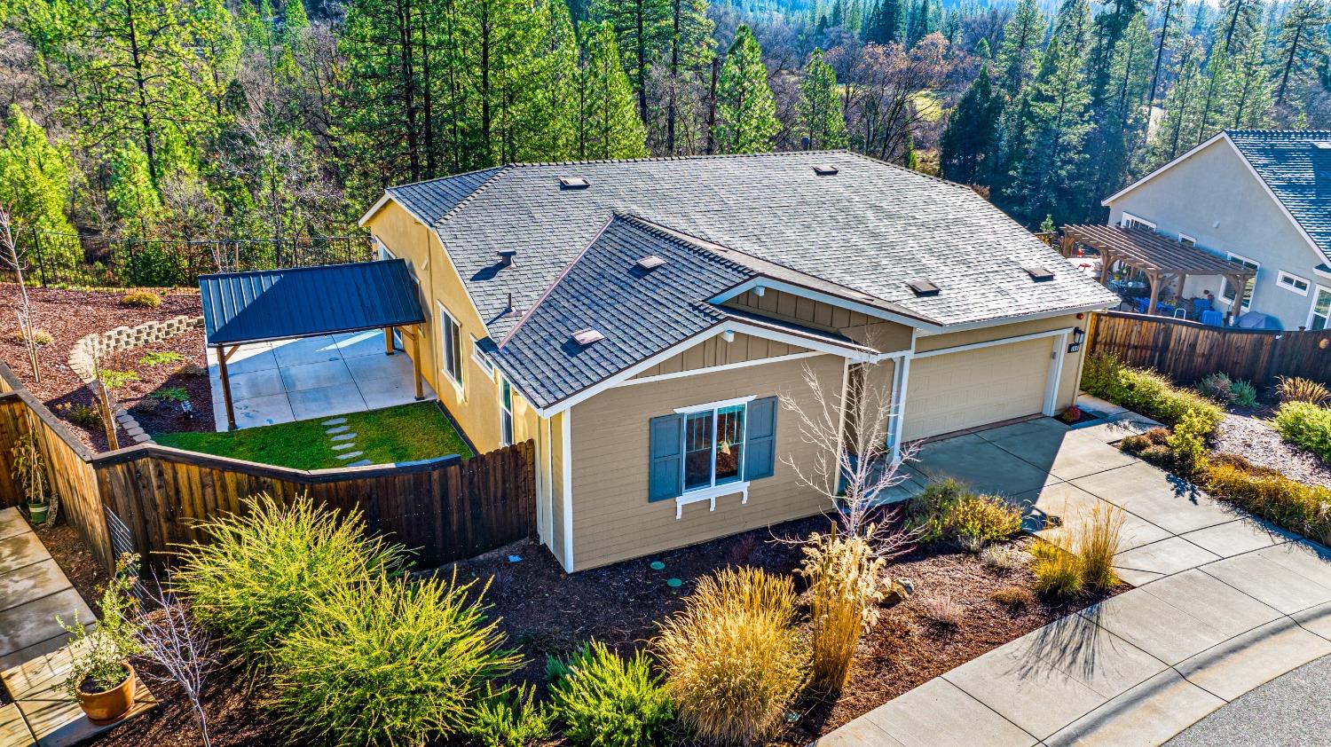 Detail Gallery Image 2 of 52 For 166 Berriman Loop, Grass Valley,  CA 95949 - 3 Beds | 2 Baths