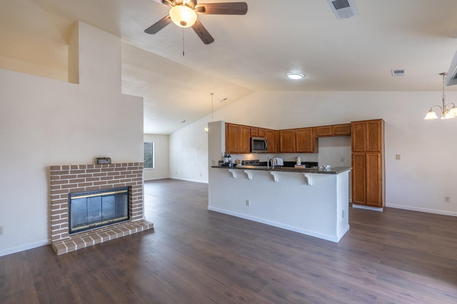 Detail Gallery Image 6 of 30 For 295 Fullerton Dr, Turlock,  CA 95382 - 4 Beds | 2 Baths