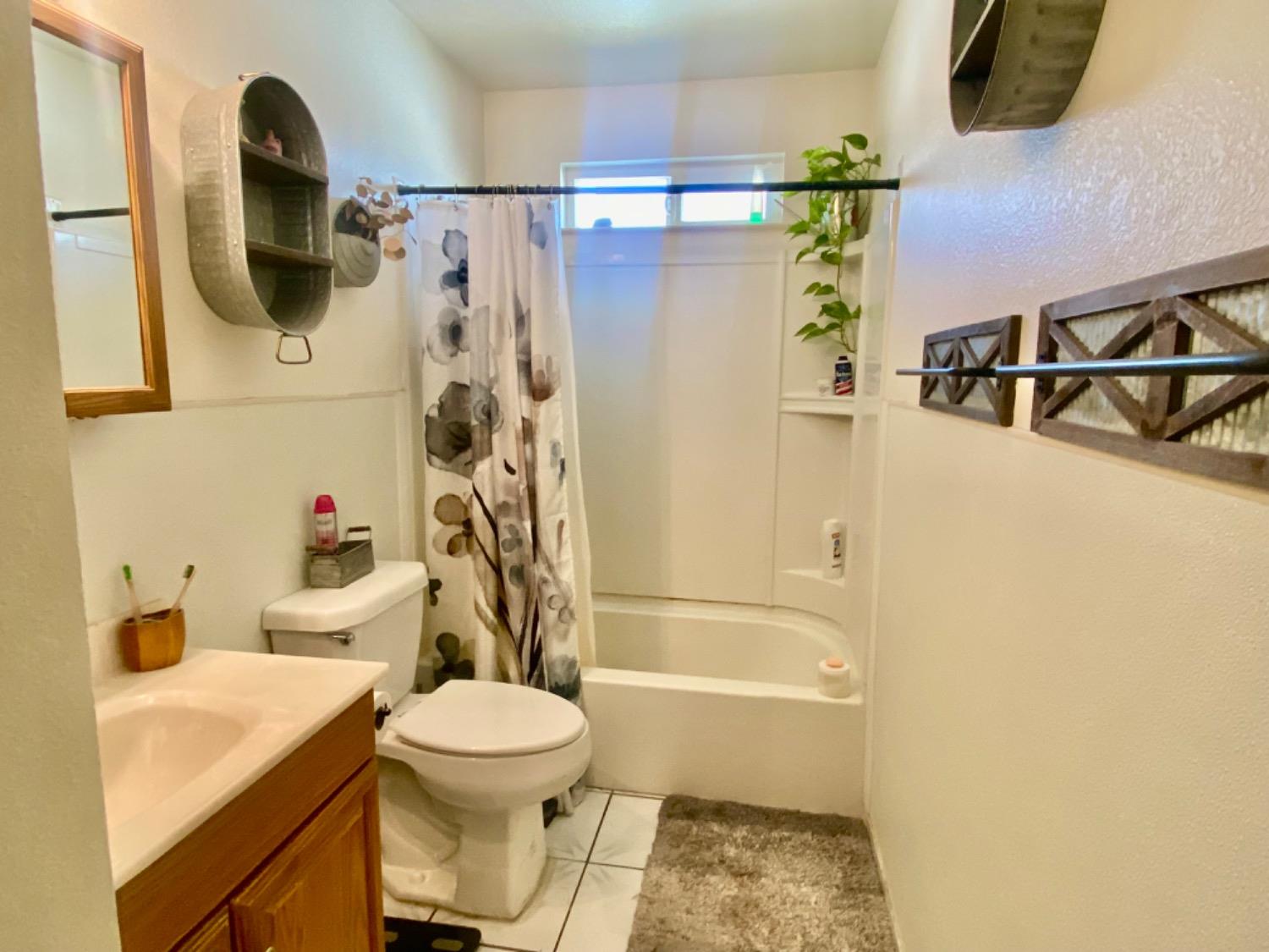 Detail Gallery Image 11 of 17 For 13195 Bentley St, Waterford,  CA 95386 - 3 Beds | 1 Baths