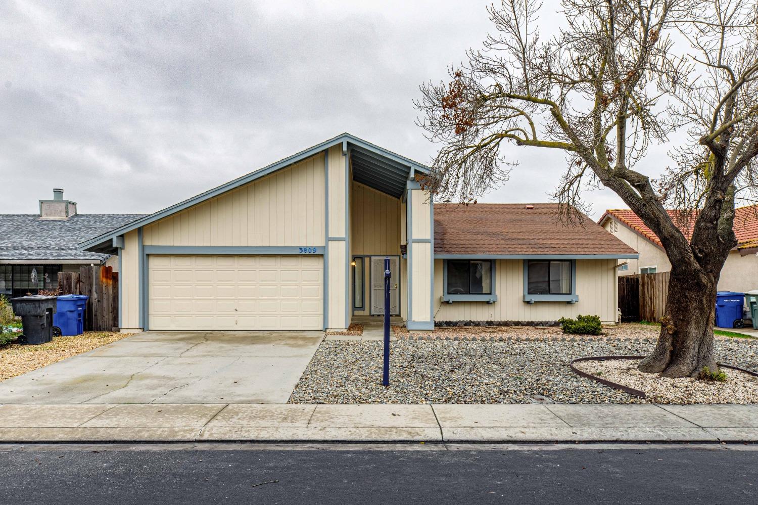 Detail Gallery Image 1 of 37 For 3809 Tumbleweed Ct, Modesto,  CA 95355 - 3 Beds | 2 Baths