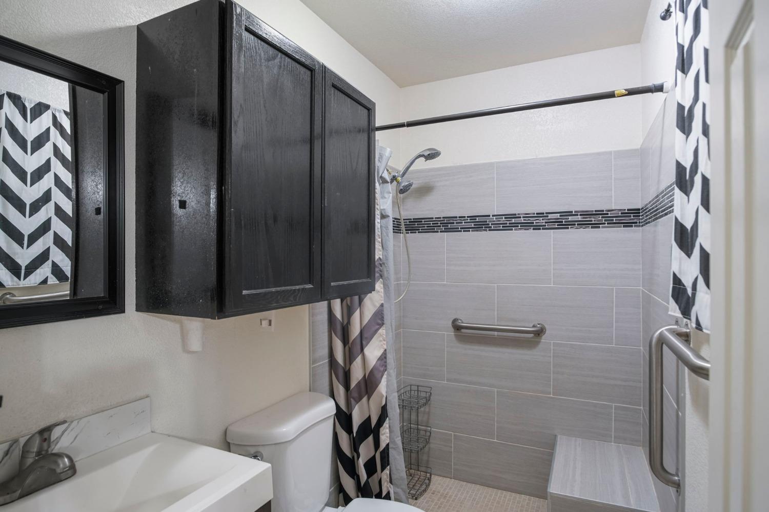 Detail Gallery Image 20 of 31 For 520 Mary Todd Ln, Modesto,  CA 95354 - 4 Beds | 2 Baths