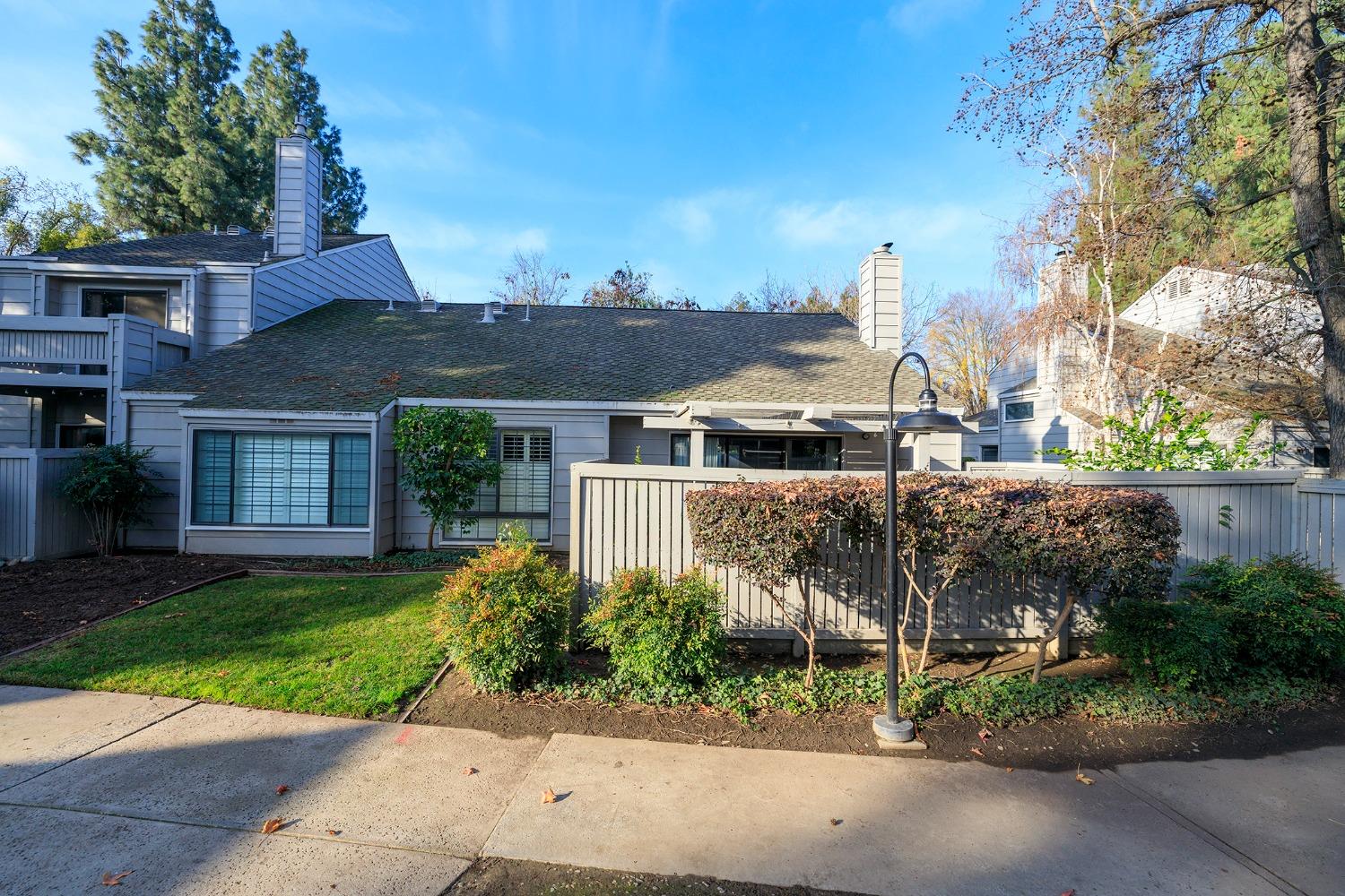 Detail Gallery Image 3 of 55 For 2716 Sherwood Ave a,  Modesto,  CA 95350 - 2 Beds | 2 Baths