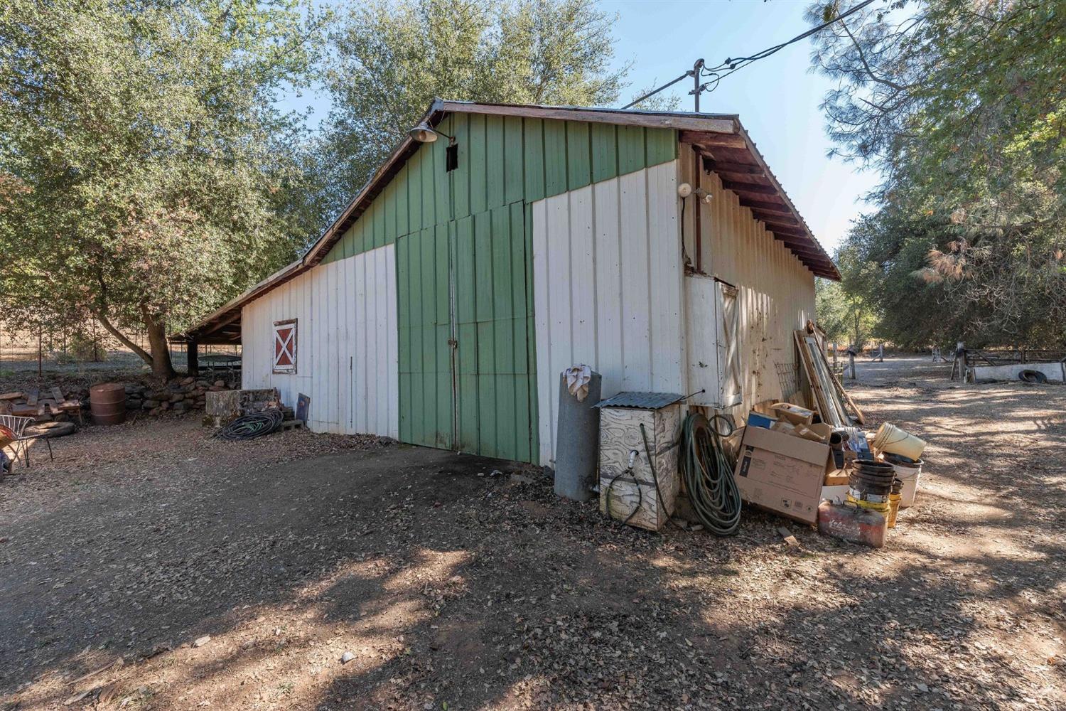 Detail Gallery Image 4 of 38 For 13930 Fiddletown Rd, Fiddletown,  CA 95629 - 3 Beds | 2/1 Baths