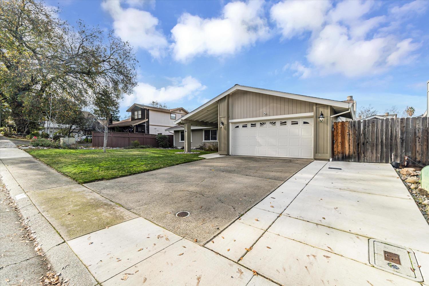 Detail Gallery Image 2 of 37 For 5831 Oak House Ct, Orangevale,  CA 95662 - 3 Beds | 2 Baths