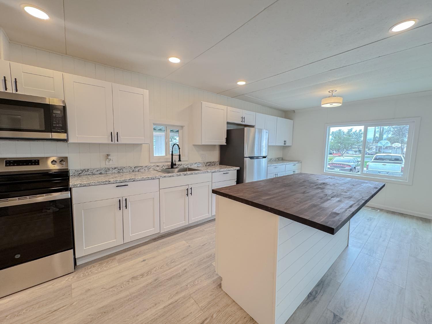 Detail Gallery Image 21 of 48 For 7408 Newport Ln 143, Sacramento,  CA 95842 - 3 Beds | 2 Baths