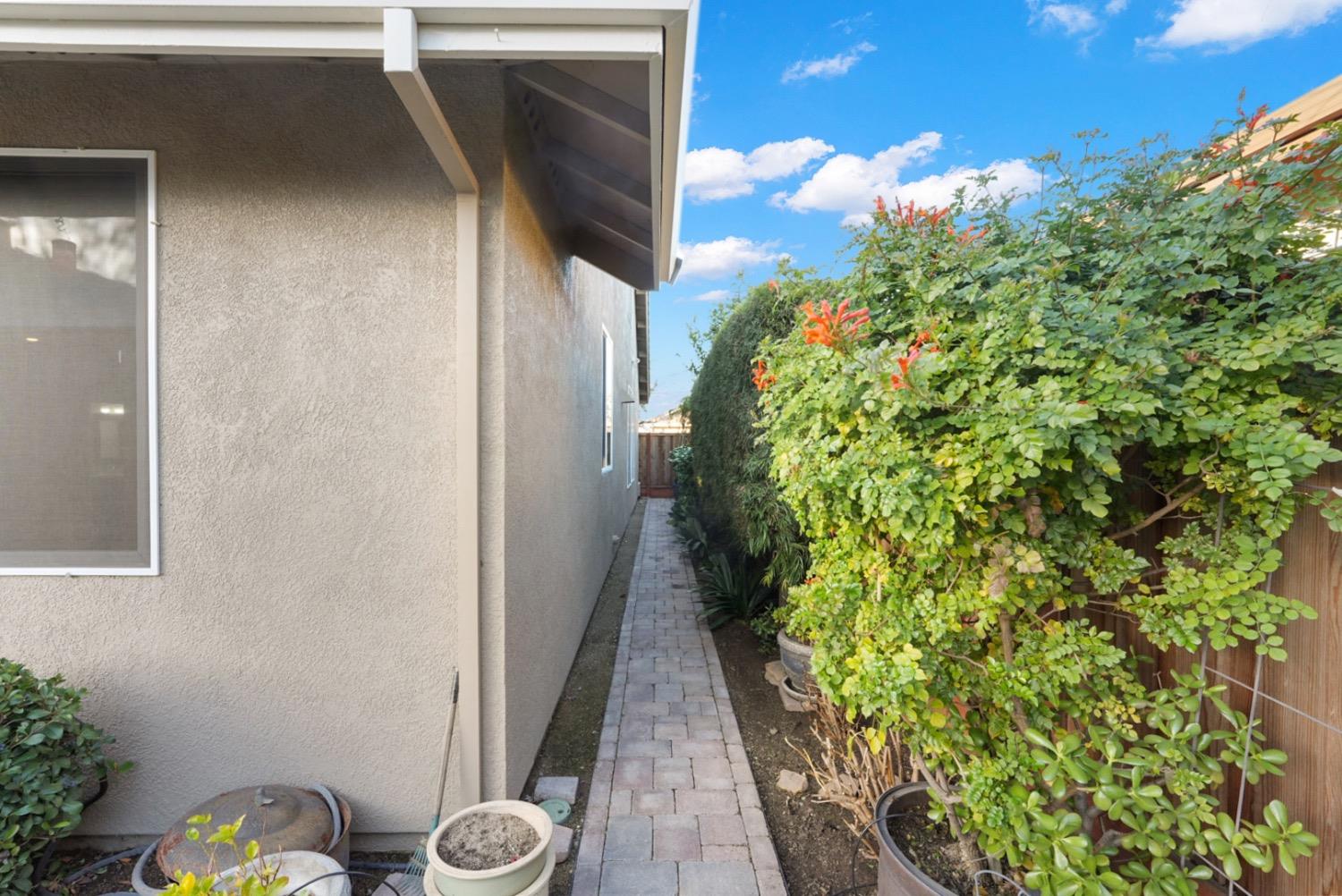 Detail Gallery Image 19 of 44 For 1524 Rose Garden Ct, Modesto,  CA 95356 - 4 Beds | 2/1 Baths