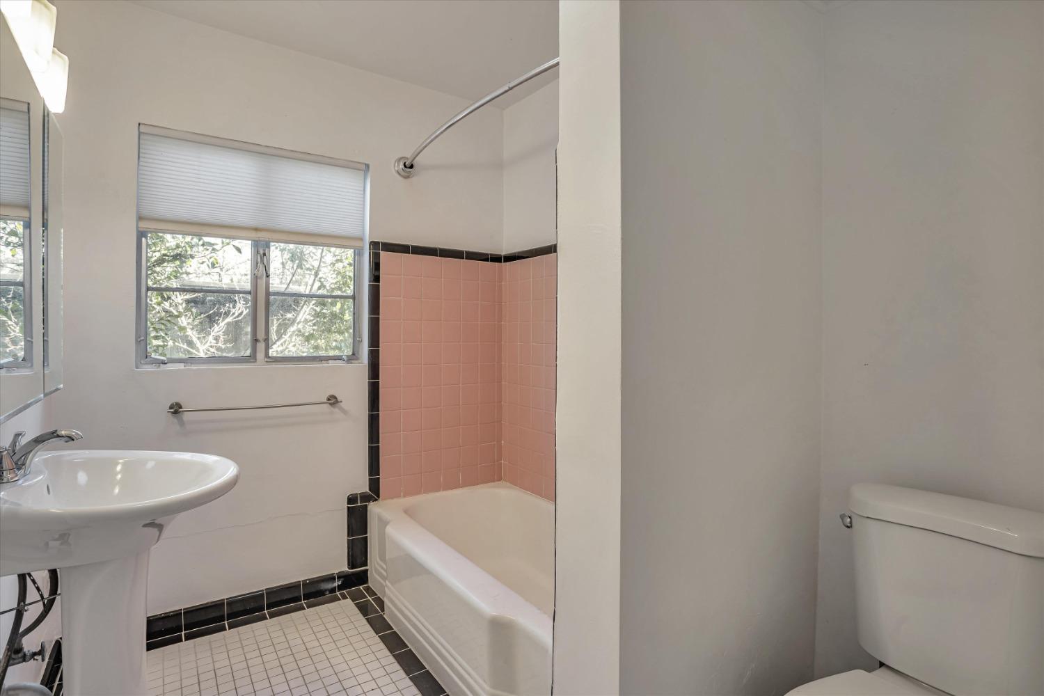 Detail Gallery Image 22 of 44 For 1001 Piedmont Dr, Sacramento,  CA 95822 - 2 Beds | 1 Baths