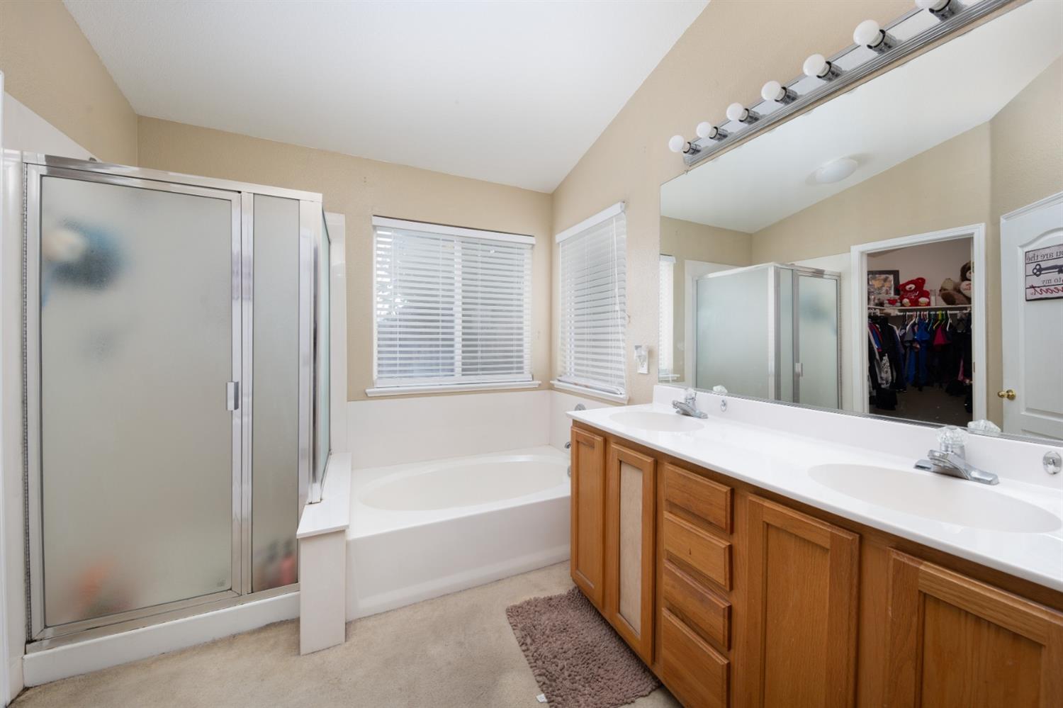 Detail Gallery Image 12 of 14 For 4070 Black Butte Cir, Stockton,  CA 95209 - 4 Beds | 2 Baths